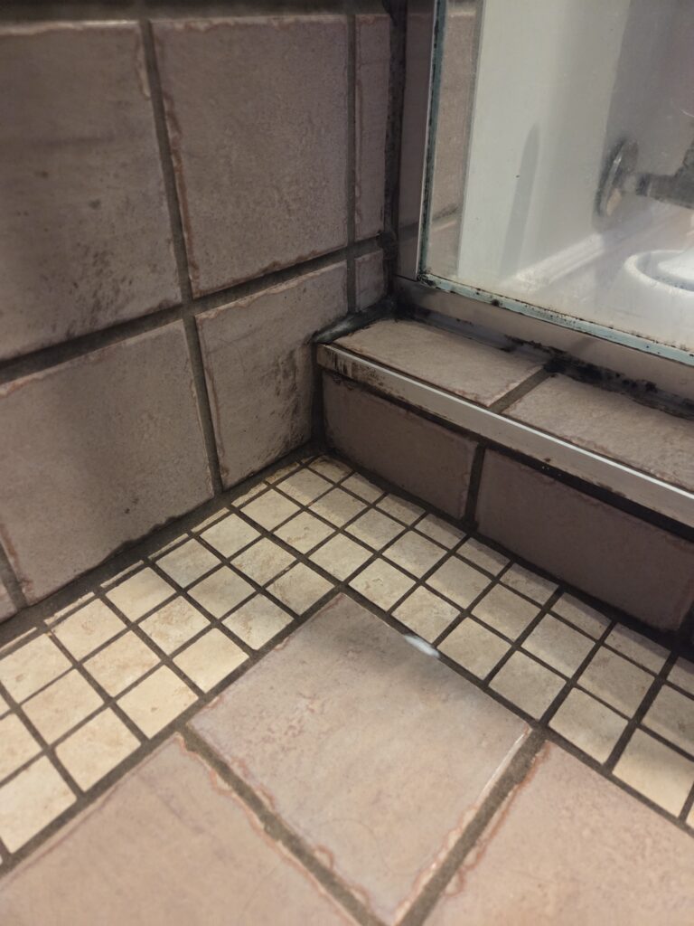 Joint de silicone à Châteauguay